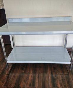 MESA DE TRABAJO FULL ACERO CON SALPICADERA DE 1.50 MTS.